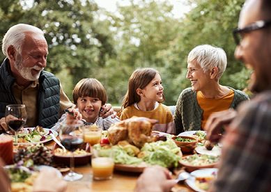 Image of multigenerational family eating dinner outside